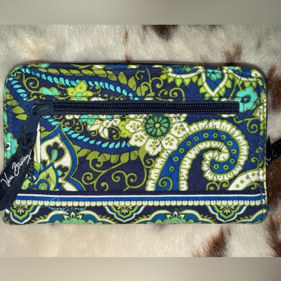 Vera Bradley Blue Green Paisley Turn Lock Zip Around Wallet Wristlet EUC 💚💛💙 - Picture 2 of 5